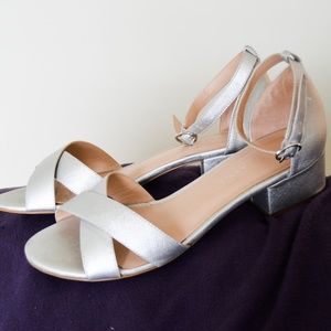 DSW Kelly Katie Silver Roseta Sandal Shoe